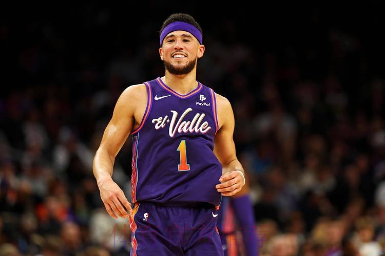 稳定!布克全场18中10,三分4中1砍下24分4篮板4助攻 稳定!布克全场18中10,三分4中1砍下24分4篮板4助攻